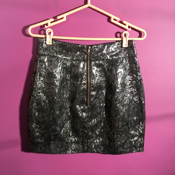 Silence + Noise - short silver flower skirt size 8 - Picture 3 of 4